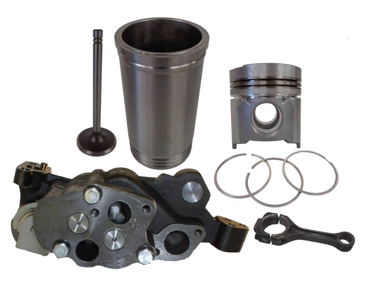 Sur cette image, on distingue un groupe motopropulseur, un piston et une pompe à eau pour moteur. Ce sont des pièces pour Caterpillar et Komatsu.