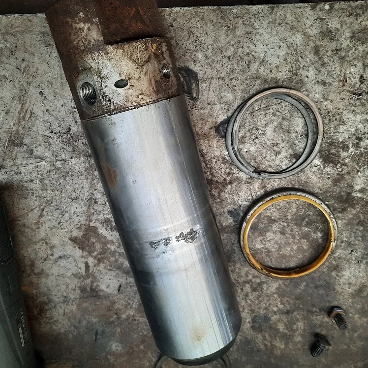 versleten piston van de vetspanner van het rijwerk.