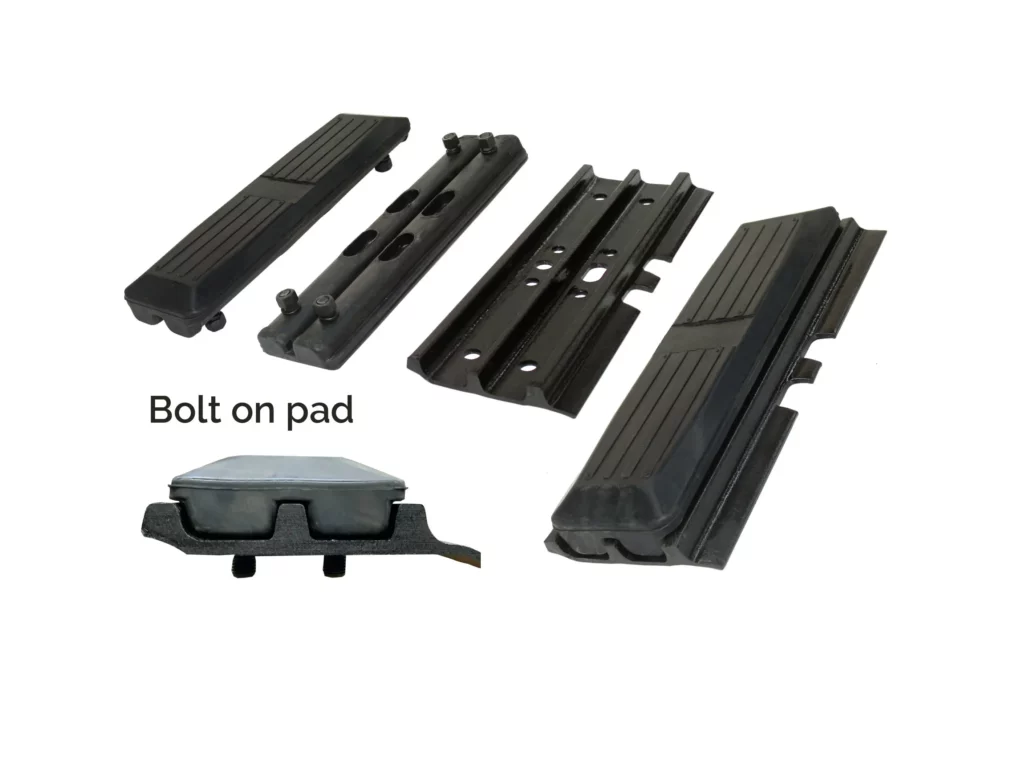 illustratie van rubberen pads van het type bolt-on gemonteerd op een stalen rupsplaat.