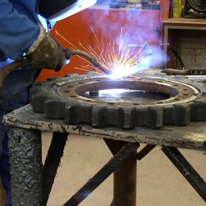 Laswerken waarbij een aanlaskrans of sprocketskrans wordt aangelast.
