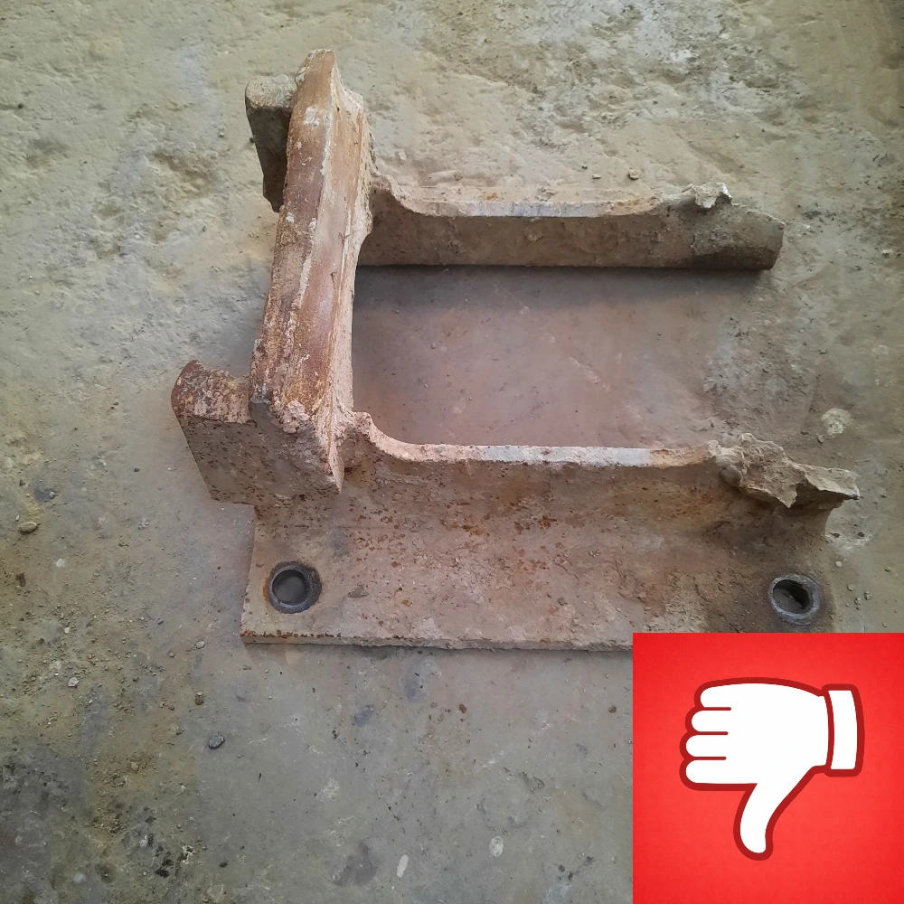 kettinggeleider van het rijwerk gebroken. 